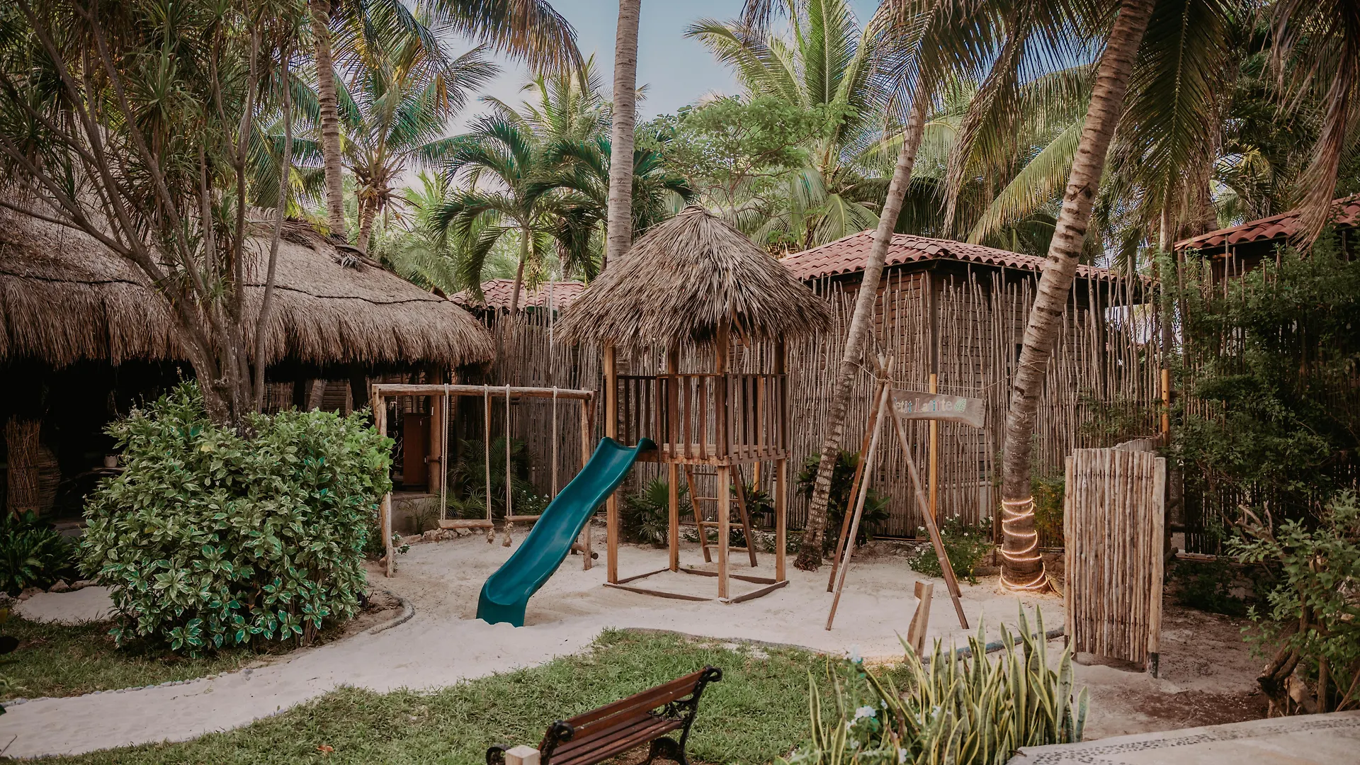 Petit Lafitte Beach Front Hotel & Bungalows Playa del Carmen