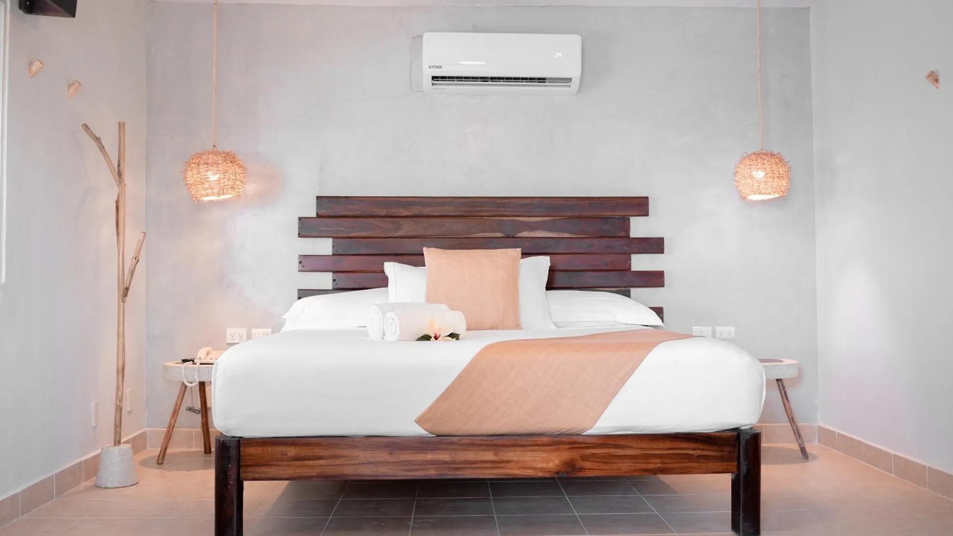 Petit Lafitte Beach Front Hotel & Bungalows Playa del Carmen
